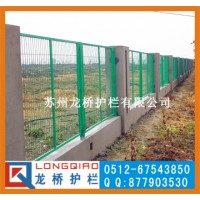昆山隔离网厂 昆山围墙护栏网规格 绿色浸塑铁丝网价格 龙桥
